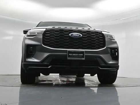 Certified 2025 Ford Explorer ST-Line w/ ST-Line Street Pack image 47