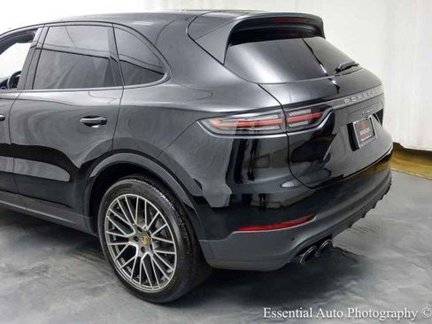 Used 2023 Porsche Cayenne Platinum Edition AWD/4WD image 9