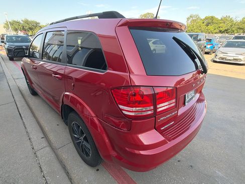 Used 2018 Dodge Journey SE w/ Connectivity Group FWD image 6