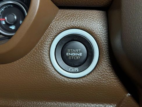 Used 2019 RAM 1500 Laramie RWD image 30