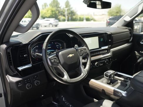 Used 2023 Chevrolet Silverado 1500 LT AWD/4WD image 10