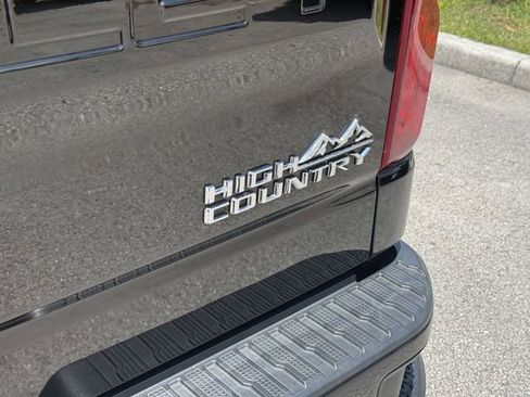 Used 2023 Chevrolet Silverado 1500 High Country w/ High Country Premium Package AWD/4WD image 13