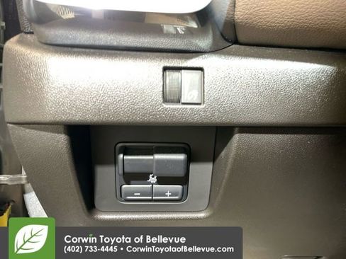 Used 2024 GMC Canyon Denali image 19