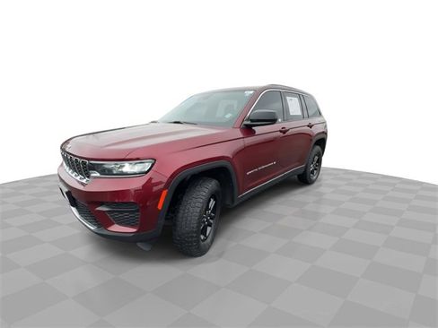 Used 2023 Jeep Grand Cherokee Laredo w/ Luxury Tech Group I image 4