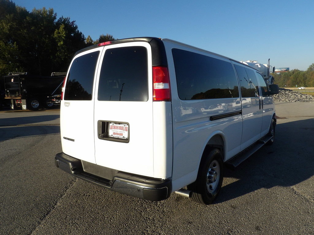 Used 2025 Chevrolet Express 3500 LT w/ LT Preferred Equipment Group RWD image 7