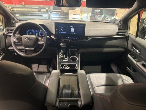 Certified 2025 Toyota Sienna XSE w/ XSE Plus Package image 43