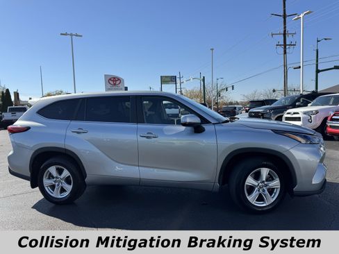 Used 2023 Toyota Highlander L image 2
