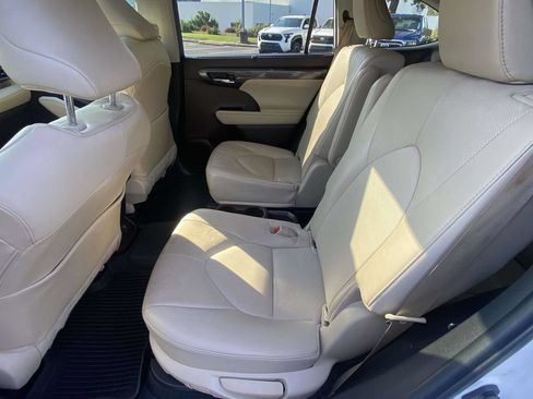 Used 2022 Toyota Highlander Limited AWD/4WD image 13