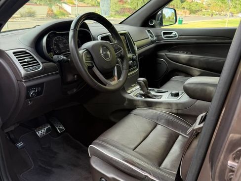 Used 2018 Jeep Grand Cherokee Overland AWD/4WD image 10