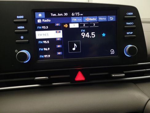 Used 2023 Hyundai Elantra SE FWD image 25