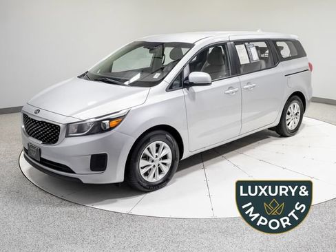 Used 2018 Kia Sedona L FWD image 1