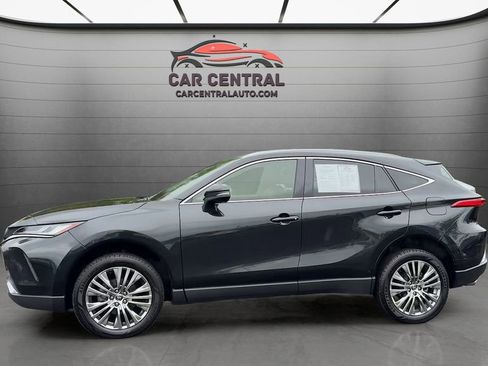 Used 2022 Toyota Venza Limited AWD/4WD image 2