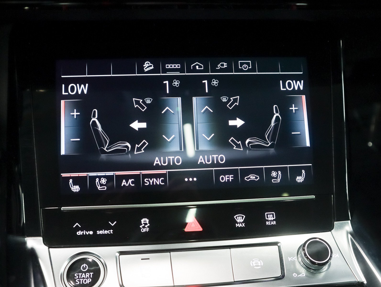 Used 2023 Audi e-tron Premium Plus w/ Premium Plus Package AWD/4WD image 23