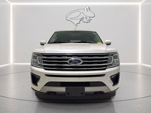 Used 2018 Ford Expedition Max XLT w/ Equipment Group 202A AWD/4WD image 10