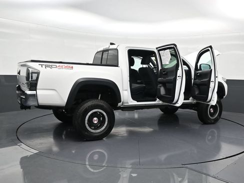 Used 2020 Toyota Tacoma TRD Off-Road AWD/4WD image 32