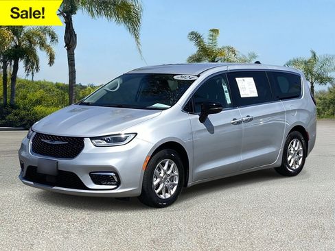 Used 2024 Chrysler Pacifica Touring-L FWD image 1