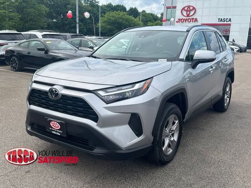 Used 2025 Toyota RAV4 XLE AWD/4WD image 3