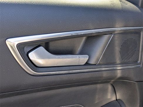 Used 2023 Ford Edge Titanium image 25