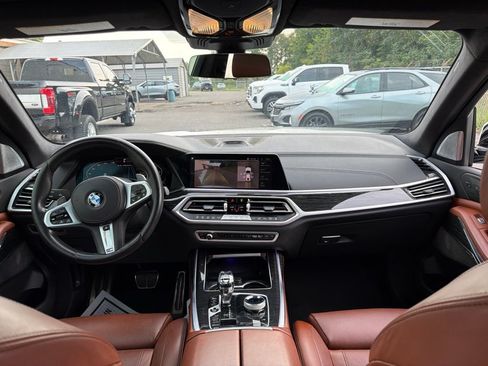 Used 2022 BMW X7 M50i AWD/4WD image 25