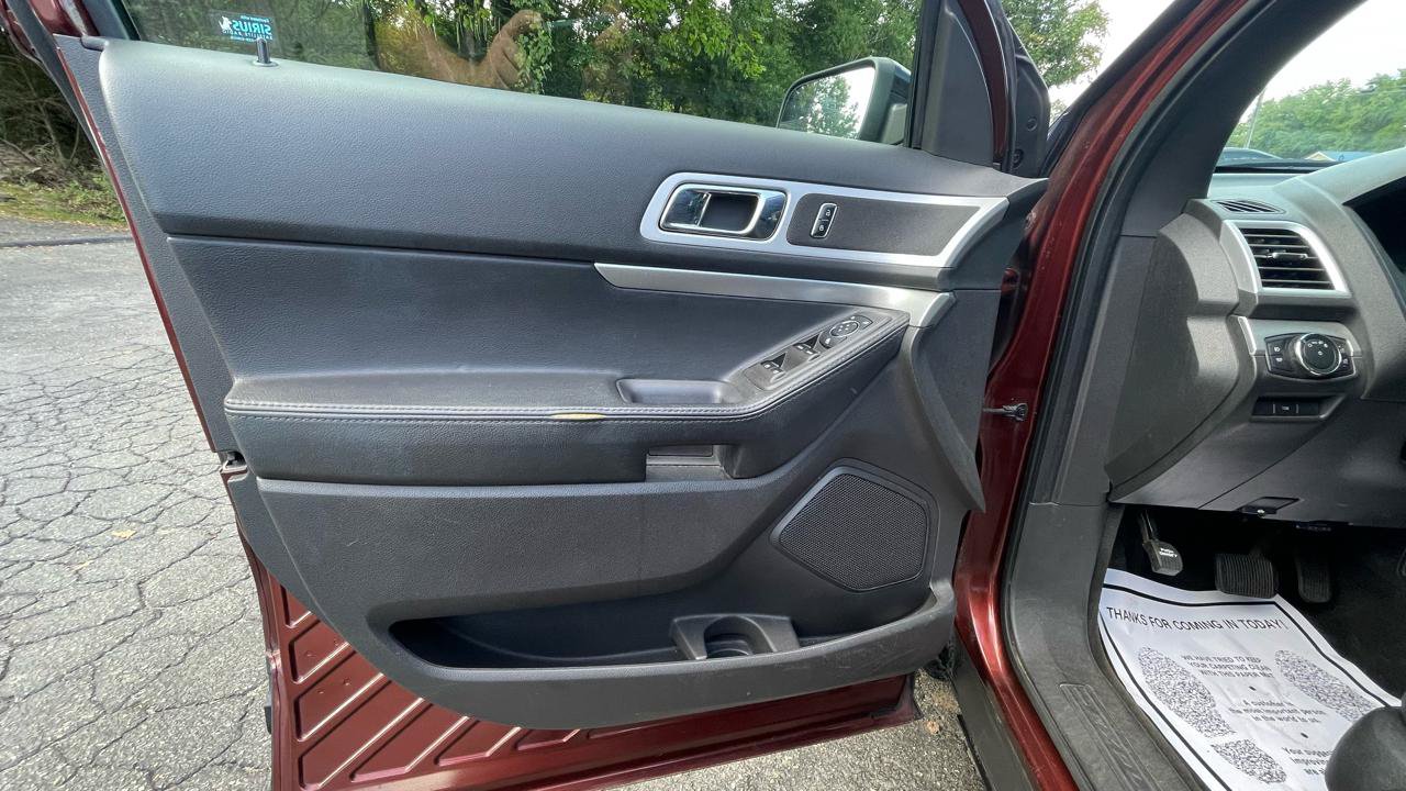 Used 2015 Ford Explorer XLT AWD/4WD image 15