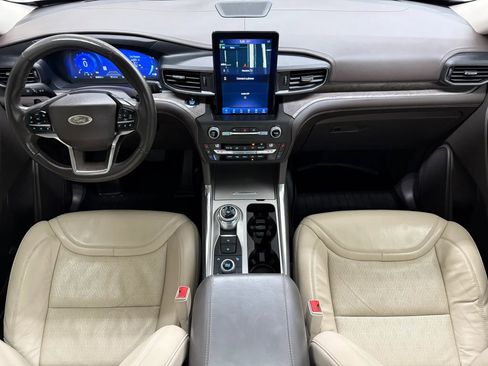 Used 2020 Ford Explorer Platinum w/ Premium Technology Package image 2