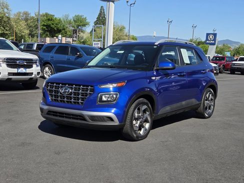 Used 2023 Hyundai Venue SEL FWD image 1