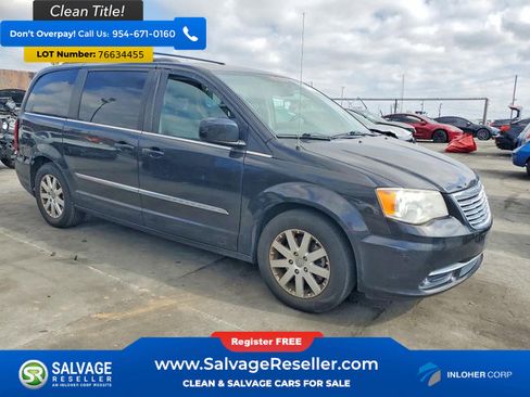 Used 2014 Chrysler Town & Country Touring image 5