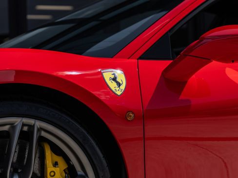 Used 2017 Ferrari 488 GTB RWD image 19