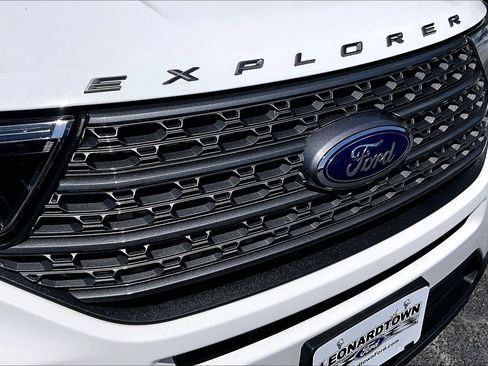 Certified 2022 Ford Explorer XLT w/ Equipment Group 202A AWD/4WD image 29
