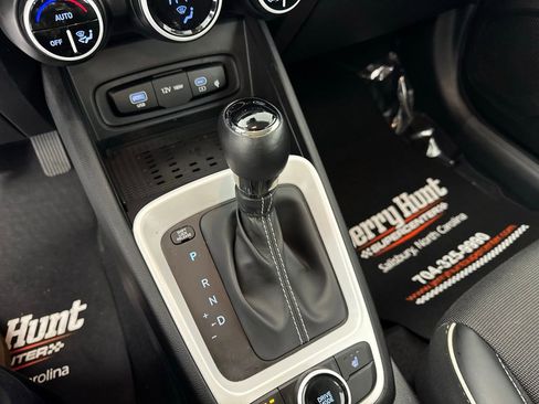 Used 2024 Hyundai Venue Limited image 21