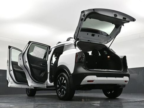 New 2026 Nissan Kicks SV w/ Cold Weather Package AWD/4WD image 34