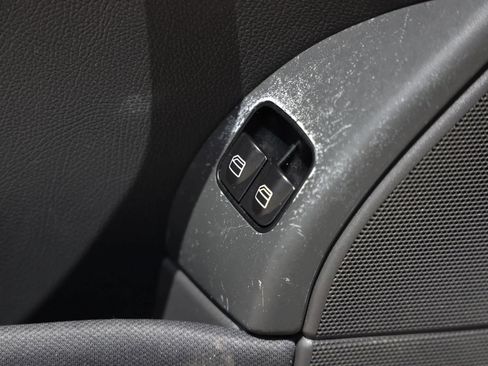 Used 2002 Mercedes-Benz C 230 Coupe image 33
