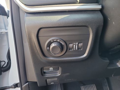 New 2026 Jeep Grand Cherokee Altitude image 21