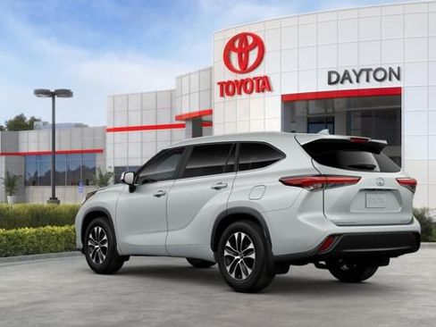 New 2025 Toyota Highlander XLE image 7