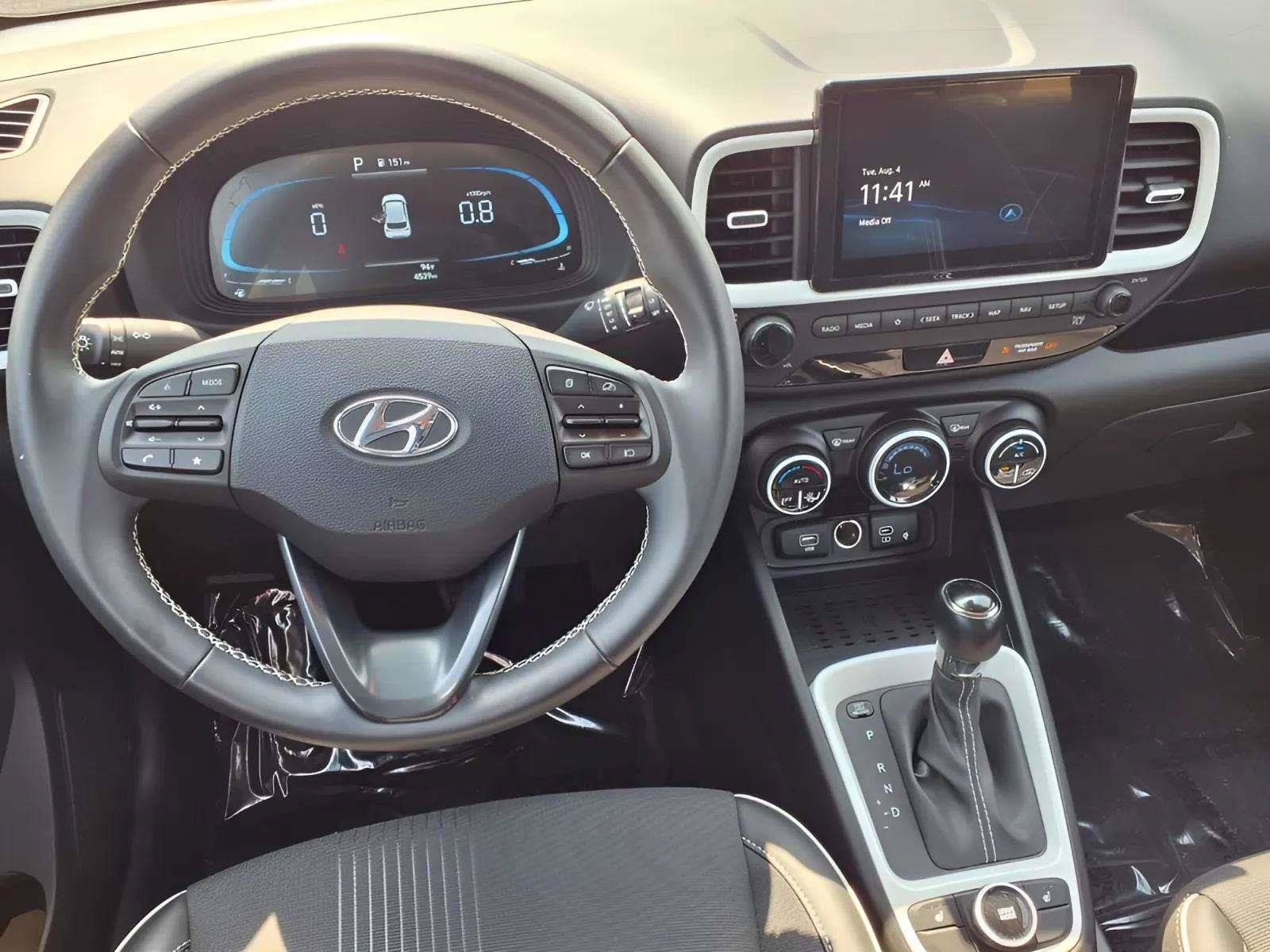 Certified 2025 Hyundai Venue Limited FWD image 10