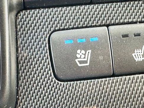 Used 2021 Hyundai Santa Fe Limited w/ Cargo Package image 18