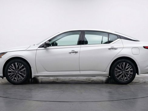 Used 2025 Nissan Altima 2.5 SV FWD image 5