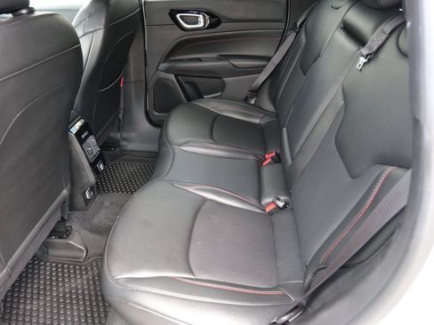 Used 2025 Jeep Compass Trailhawk AWD/4WD image 28