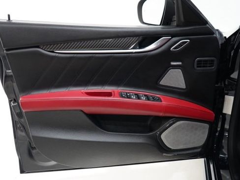 Used 2022 Maserati Ghibli Trofeo image 17