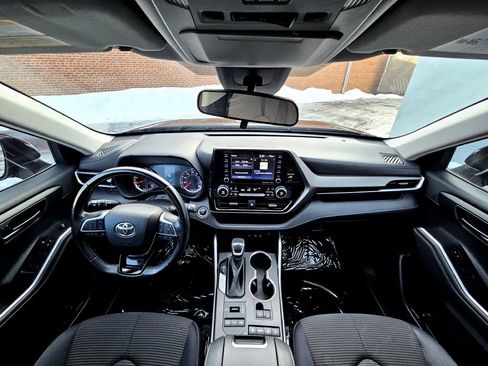 Used 2020 Toyota Highlander LE image 13