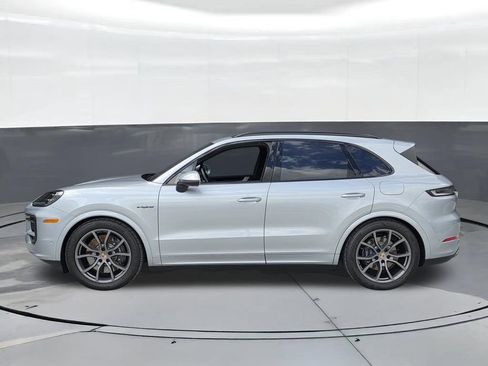 Certified 2026 Porsche Cayenne E-Hybrid AWD/4WD image 2