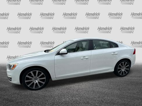 Used 2018 Volvo S60 T5 Inscription image 9