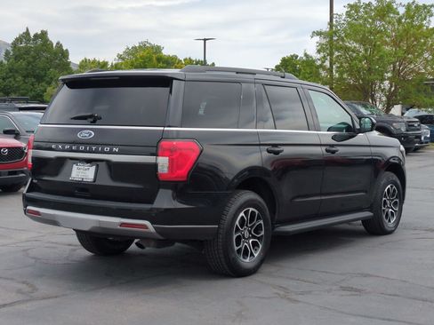 Used 2024 Ford Expedition XLT AWD/4WD image 3