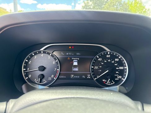 Used 2025 Nissan Frontier SV AWD/4WD image 16