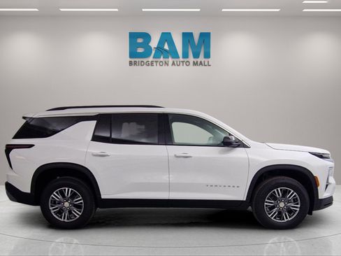 New 2026 Chevrolet Traverse LT w/ Driver Confidence Package FWD image 2