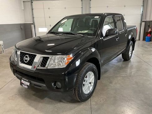 Used 2019 Nissan Frontier SV image 3