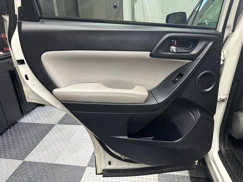 Used 2015 Subaru Forester 2.5i Limited image 16