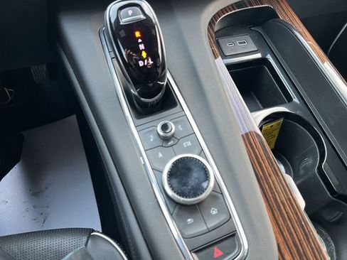 Used 2024 Cadillac Escalade Premium Luxury image 17