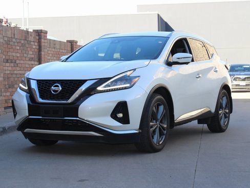 Used 2021 Nissan Murano Platinum image 2