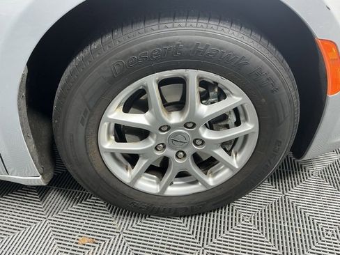 Used 2024 Chrysler Pacifica Touring-L image 15